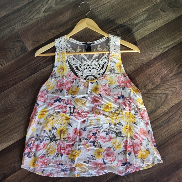 Boho Floral Lace Crochet Tank Top - Picture 6 of 7